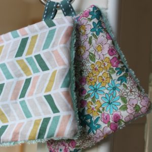 Kit couture – Fleuri graphique, céladon – 5 lingettes démaquillantes