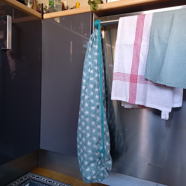 kit couture sac à pain imprimé tu me fais tourner la tête en vert sac en tissu pour le pain couture DIY